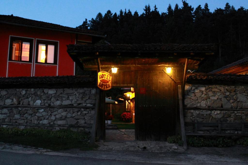 Guest House Astra Kopriwsztica Zewnętrze zdjęcie